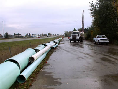 0137-Piping-strung-along-se